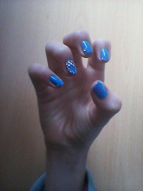 If there is a Nail Design or Hairstyle you would like me to do then inbox me or email crazeedemily@outlook.com :-P