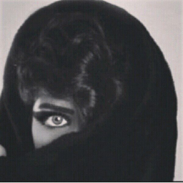 مآبي'من دنيتي شىءء ابي ربي على قد نيتي يعطيني'  ♡♡