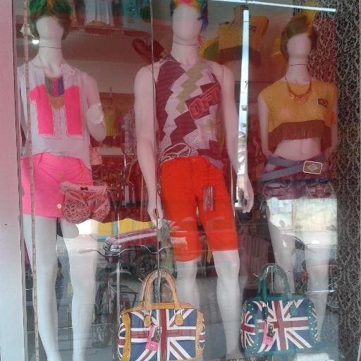 mundo de roupas , a loja capanema confeccoes oferece o melhor atendimento, a melhor estrutura da cidade, venha conhcer a moda intima, infatil, feminina e masc..
