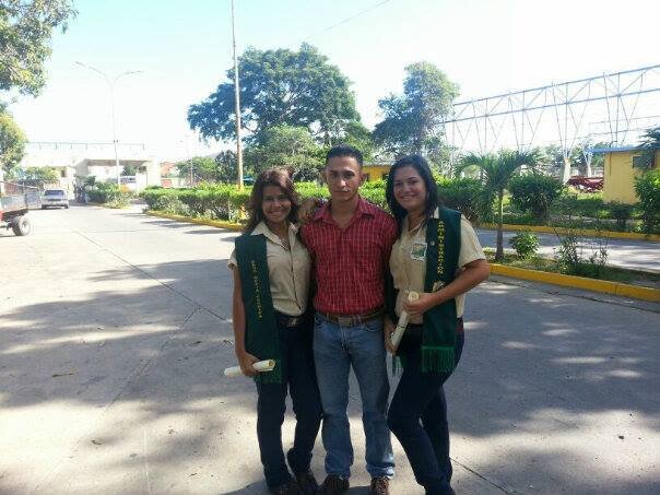estudiante , tengo una beba y estoy casada con el hombre de mi vida