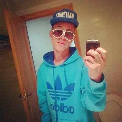 nivel-15 escuchando reggae y rap desde los 10 como deporte el futbol,sonriendo al puto pasado,puerto de mazarron