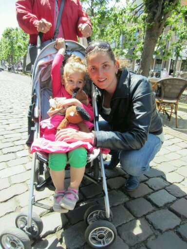 mama van 2 prachtige dochters, commercieel assistent# hou van shoppen, hardlopen, fietsen en natuurlijk van mijn mannetje ♥