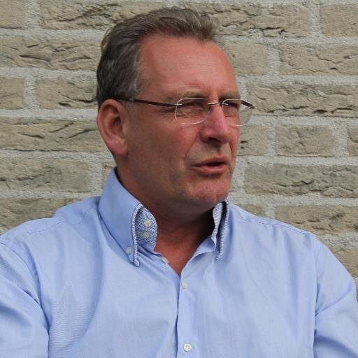 Financien, Horizontaal Toezicht MKB. Belastingen, Arnhem. Fractievoorzitter VVD gemeente Molenlanden. Vrijwilliger voetbal en basisschool.