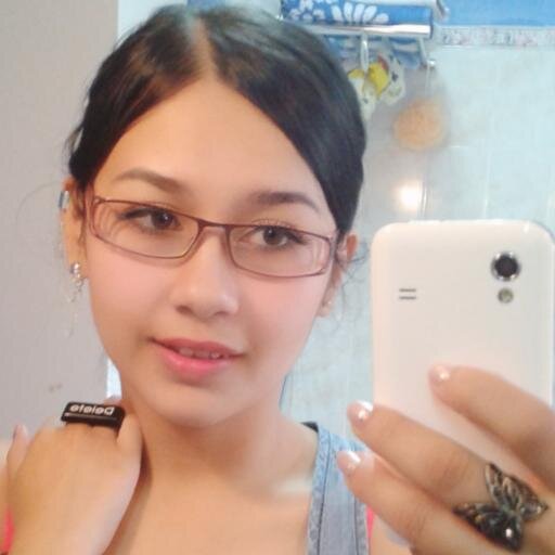 Just a simply Eurasian girl! ^^  Love music, dance, travel and make new friends~ ♥