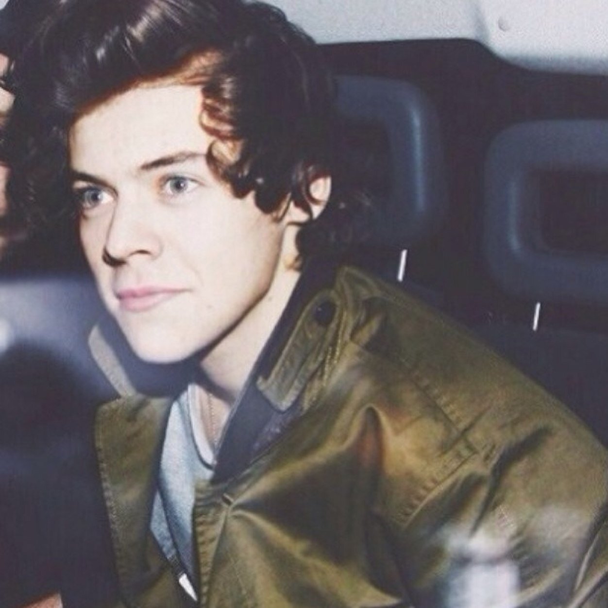 follow @teeniconharry & ask for a follow back!!