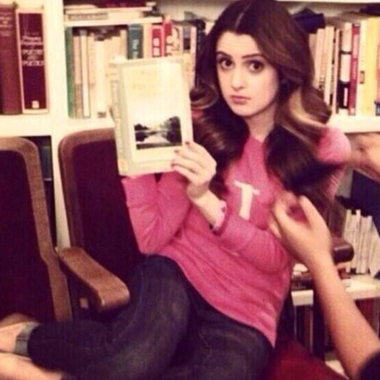 LanieXoMarano's profile picture. All I know to say is I'm Laura Marano's twin sister. I like food, and i like puppies. Okay, whatever bye. [single/rp]