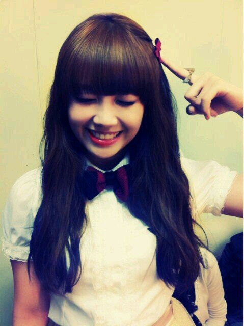 I can't get close to anyone. It's all pretend. [ A-Pink ] [ ChangJo, HyoSung, Nana  y GD son mis hermanos ]