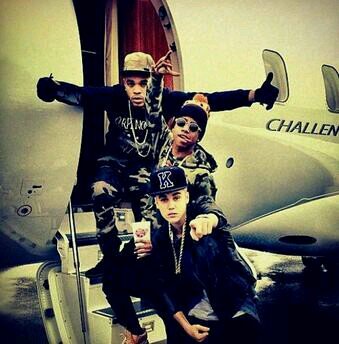 Bringing you the fastest Justin Bieber news, updates, photos and more. Supporting him since 2009.

· http://t.co/Jj68xiGFYz