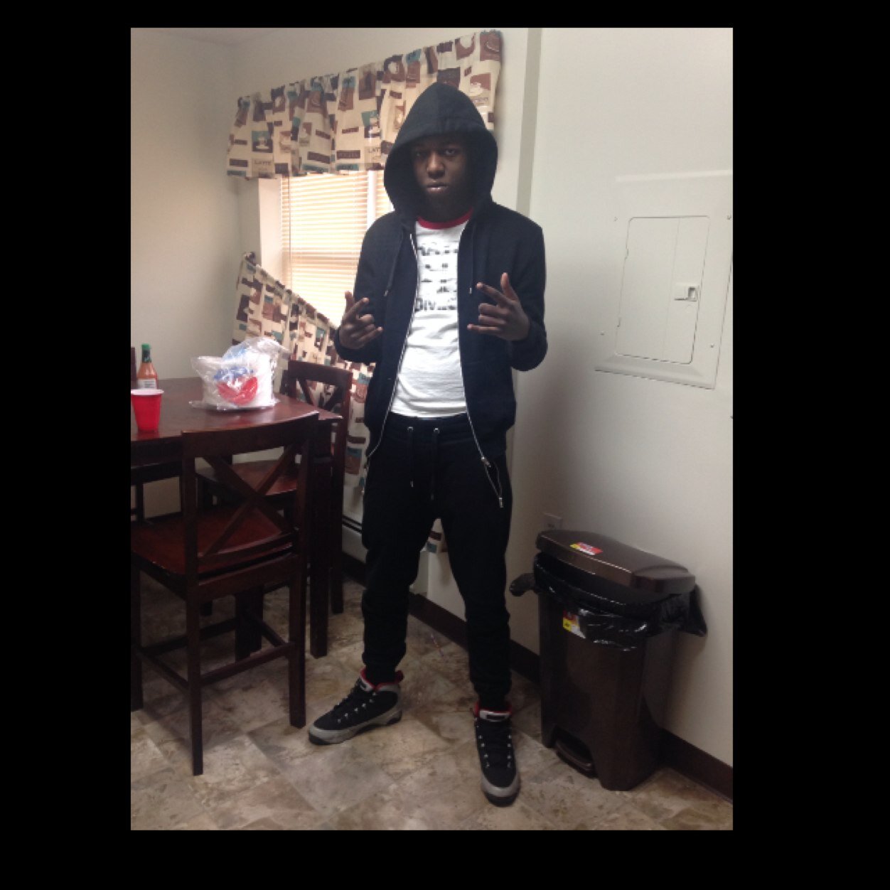 WHEN THEY LOOK N MY EYES ALL THEY SEE IS MONEY LOOKIN IN THE MIRROR I SEE A NIGGA THATS 100 EVERYTHING AROUND ME EVERYTHING IM TIED TO