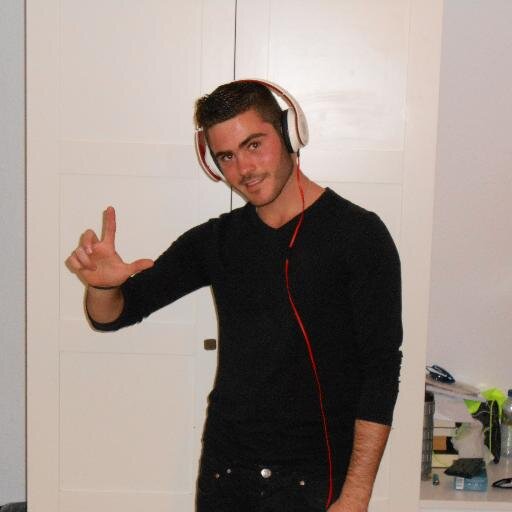 el_torrealba's profile picture. Hay que vivir cada segundo como si fuese el último, al igual que debemos luchar por algo o por alguien... buscale el sentido de la vida y no te pierdas :P