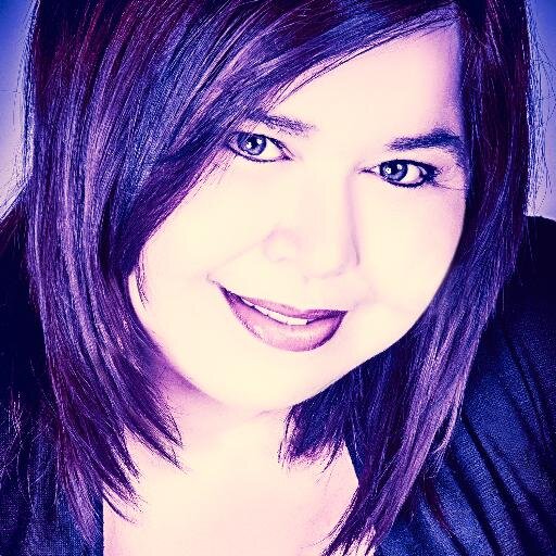 julierobillard's profile picture. Une image de marque et un souvenir dans l’espace temps, une séance réalisée en studio ou bien dans un environnement de travail selon votre besoin.