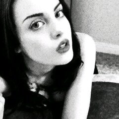 {primo allgdr di Elizabeth Gillies.}