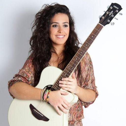 Conoce la música de la cantautora malagueña Virginia Elósegui, @VirginiaElose , la artista que ya ha cantado con Pablo Alborán y Vanesa Martín.