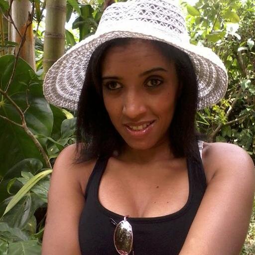 Sou como sou com defeitos e qualidades,
nao so de agrados,sou muito realista,
nao vim p/agradar a ninguem,goste de mim quem quer!!