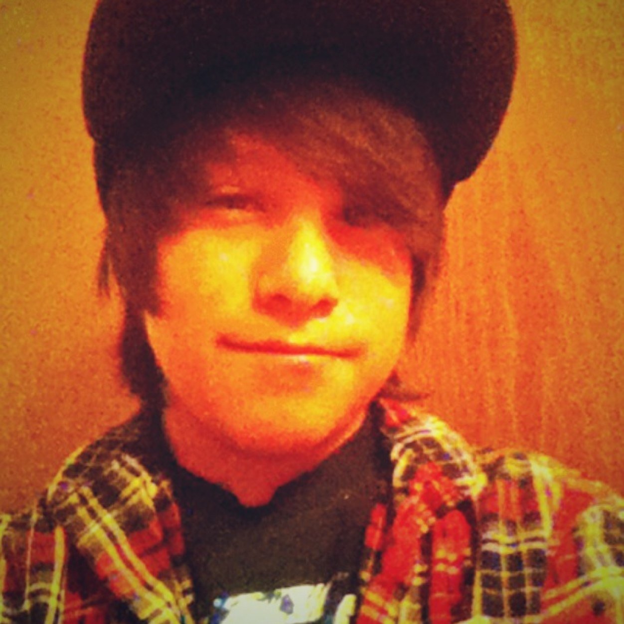 I LOVE U ALAINA :) Well im a Good person and Obviously a good Wingman im a fishouly a full on Wingman jk haha but i am. So please follow me :D
