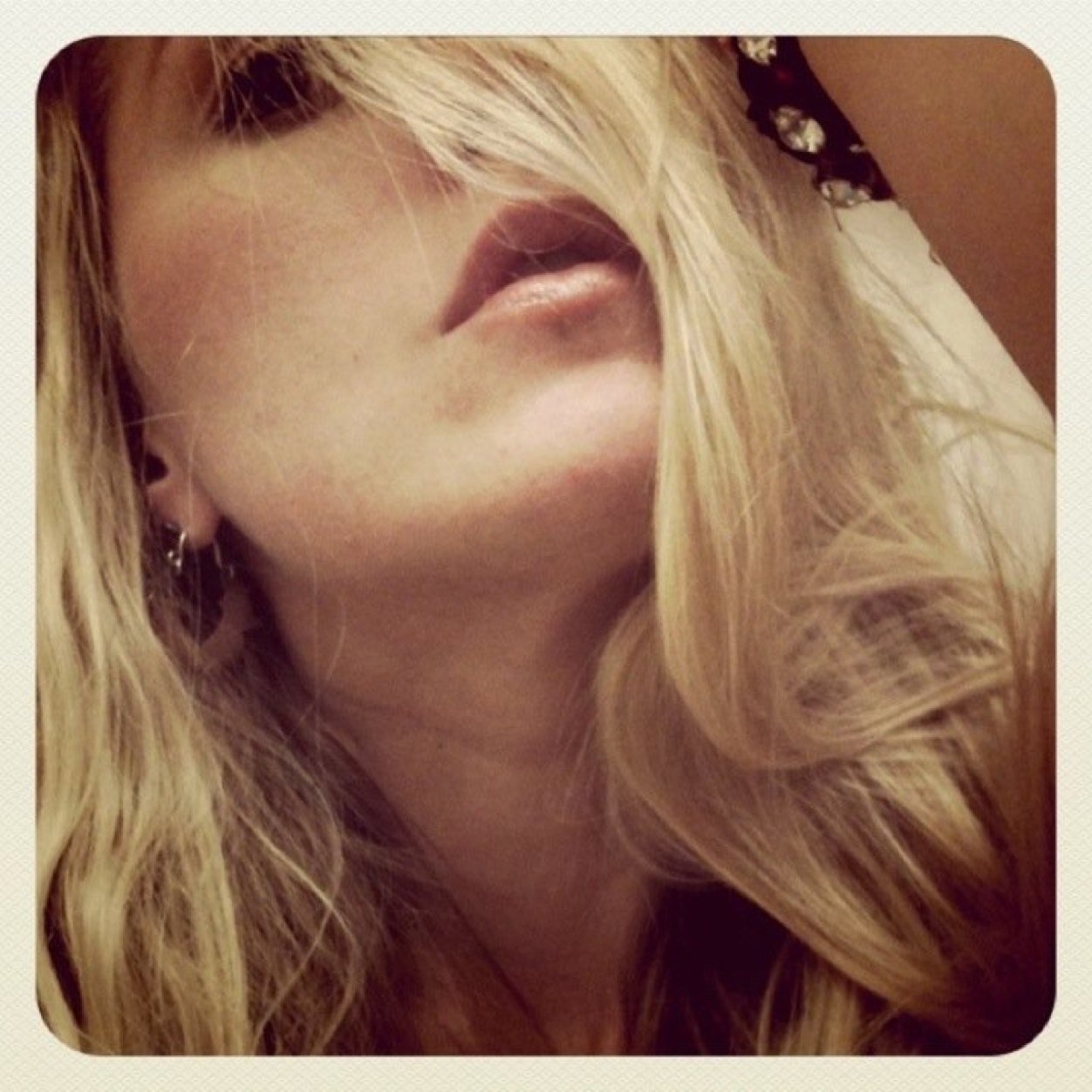 artnmusic_lover's profile picture. 