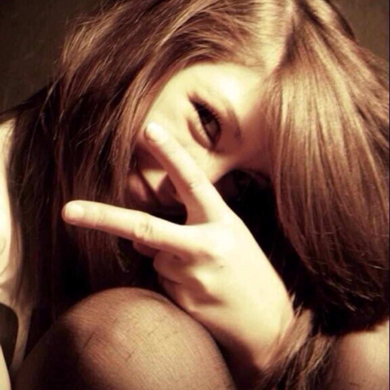 fauxzoebug's profile picture. Backup account for @fauxthisgirl     Follow it if you already havent thanks :)