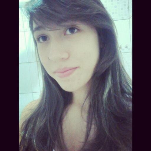 Ele adora cheirar flores e eu não sou flor que se cheire.