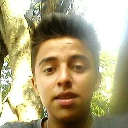 Vcs riem di min por eu ser diferente, e eu rio de vcs por serem todos iguias