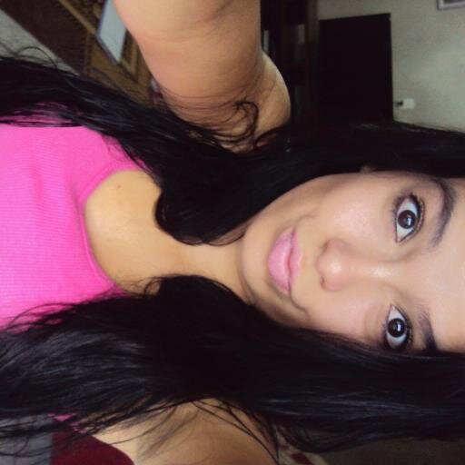 “Toda mulher leva um sorriso no rosto e mil segredos no coração.” 
―Clarice Lispector