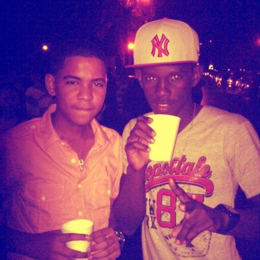 soy hulmide/soy un tiguere decente/mucho mas enamora/team cerebro musi