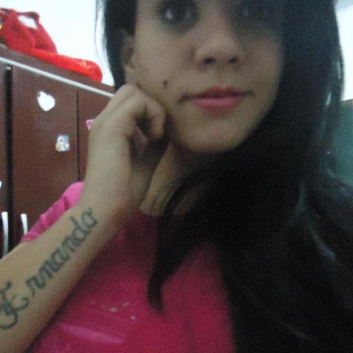 sou apenas alguém,Talvez alguém invisível,Sem a menor esperança,De um dia tornar-me visível,& você nada sabes,
Nem da minha fraqueza,Nem da minha covardia,
