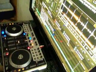 Musico, Remixer, DJ viajo por el mundo en busca de un Nuevo Amor // FAKE / PARODY/