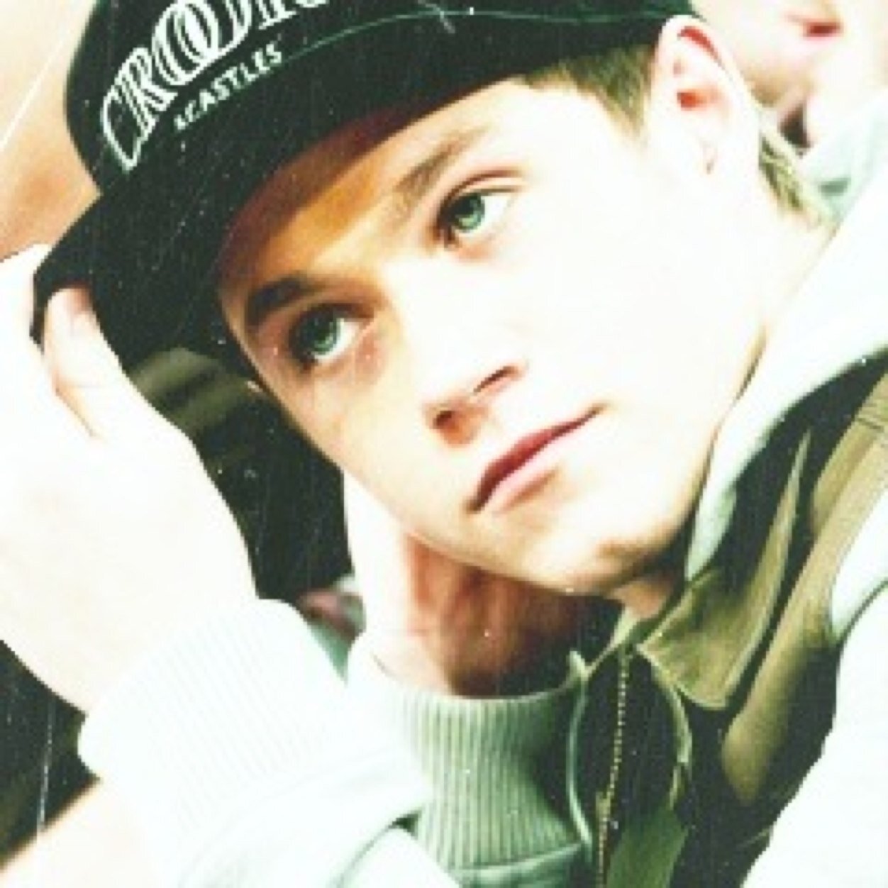 THIS IS A FREE FOLLOW NOW GO FOLLOW @goIdniall ask for a follow back :)