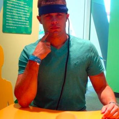 Former Paratrooper, professional puzzle builder and performer of epic splits. Hoya and Musketeer Alum. Clean Energy enthusiast, Solar cheerleader