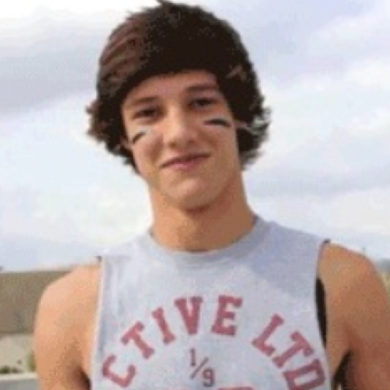 SlyLostBoy's profile picture. One of the oldest members of the Lost Boys. After I had lost my parents, I was sent off to Neverland where I had met my new family. [ #OUAT #Straight ]