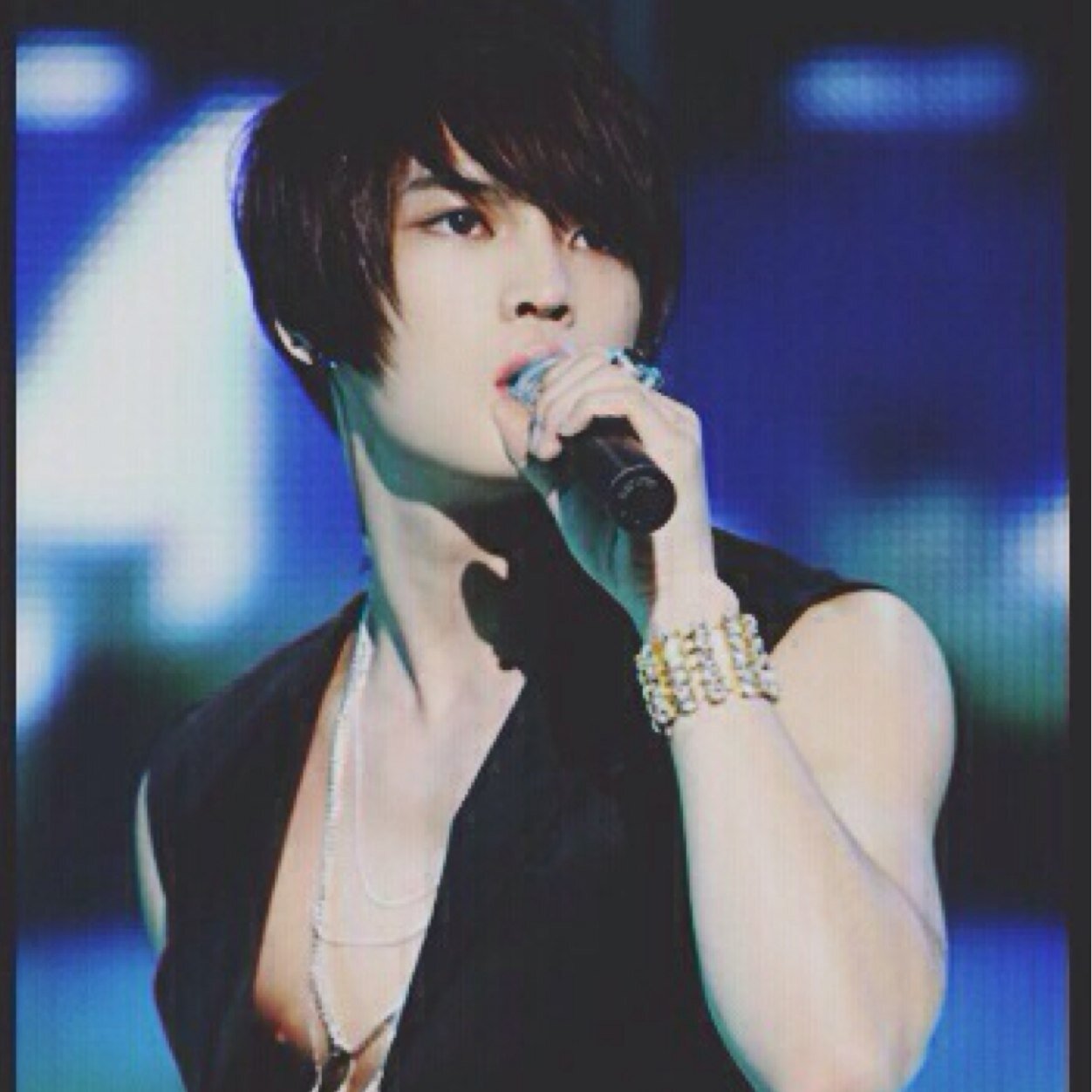 김재중 ☆ คิมแจจุง แจแจ้ ดงบังชินกิ ไม่หยิ่งไม่นิ่งไม่กัดนะครับเบ้บ ♡ คึกจัดดึกๆชอบโชว์สะดือครับ(?) just bot #จังไลน์