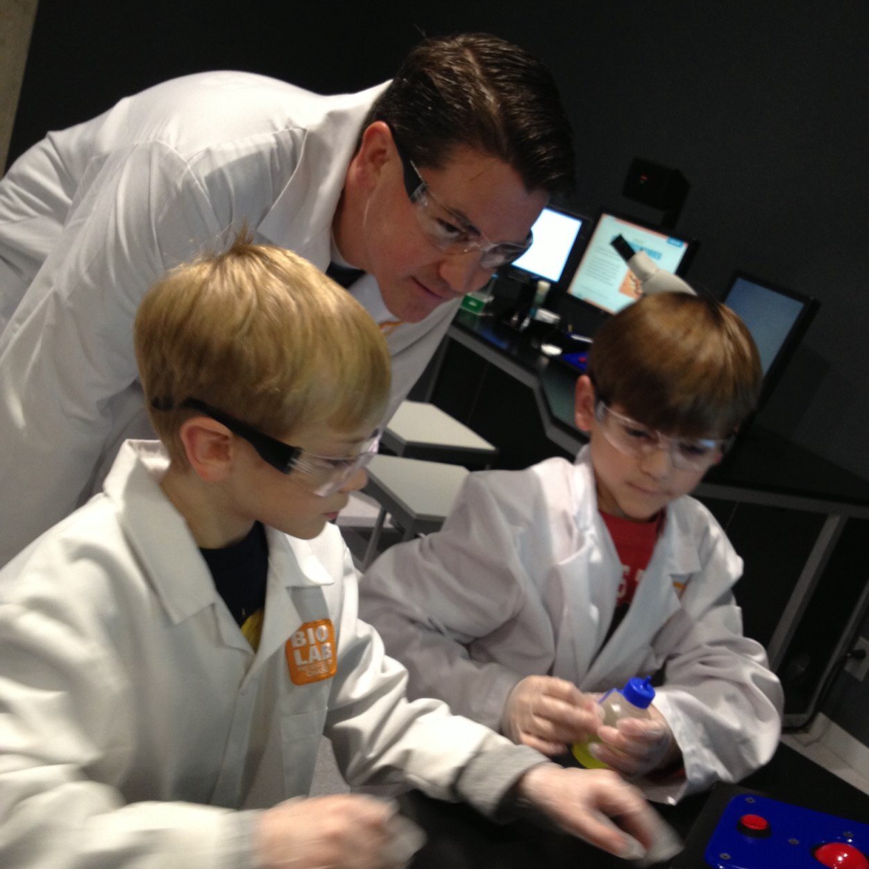 CoachRVinson's profile picture. SavedByGraceInJesus; husband_married_up; builder of rockets; innovator l #sportsfan! #husband #Dad #SundaySchoolTeacher #Tennis #HSScienceTeacher