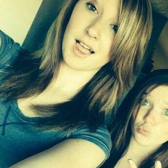 Artist, love One Direction, O2L, And the Janoskians!3 crazy, funny, and I LOVE food!! I like them Oreos..(;