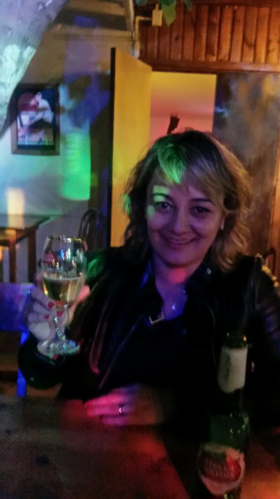 valeriamobarec's profile picture. Cosmetologa; trabajolica, agradecida de la vida con un hijo maravilloso al cual amo y admiro...