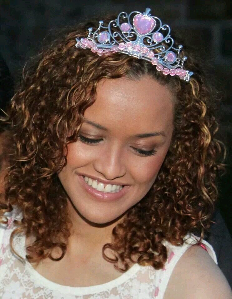 MateenahHunter's profile picture. Hopeful Cynic