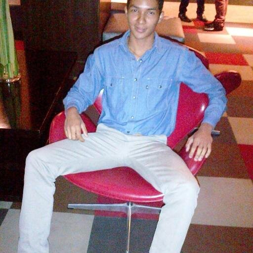 si quieres conocerme mejor
sigueme y te sigo 
7b188380 bbm
04264567013 whastapp