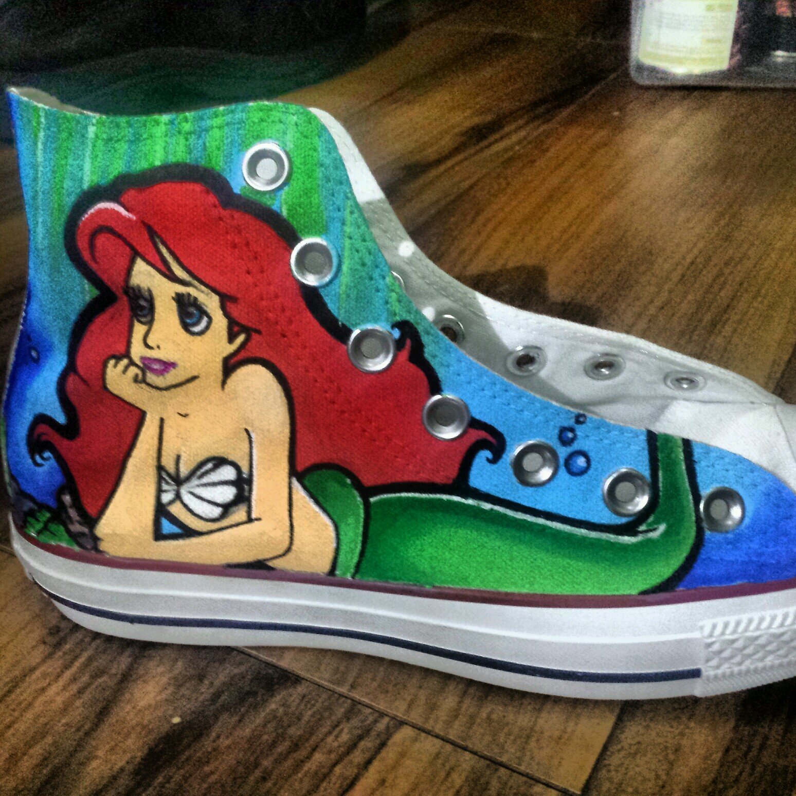 Hand painted converse or able to paint other types of trainer,  all work are no offs painted to your own design email for prices at ILL-ART@outlook.com