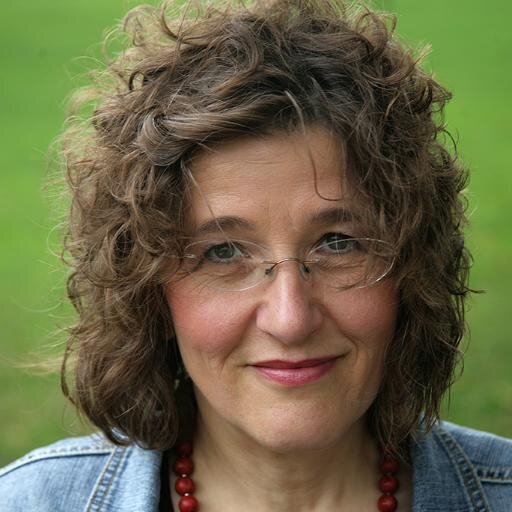 Irene Wahle produziert #Biographien & #Firmenchroniken, Lebens-Zwischen-Bilanzen. Sie entwickelt und zelebriert Abschiedsfeiern || Impressum: https://t.co/S2M8l2jhHP