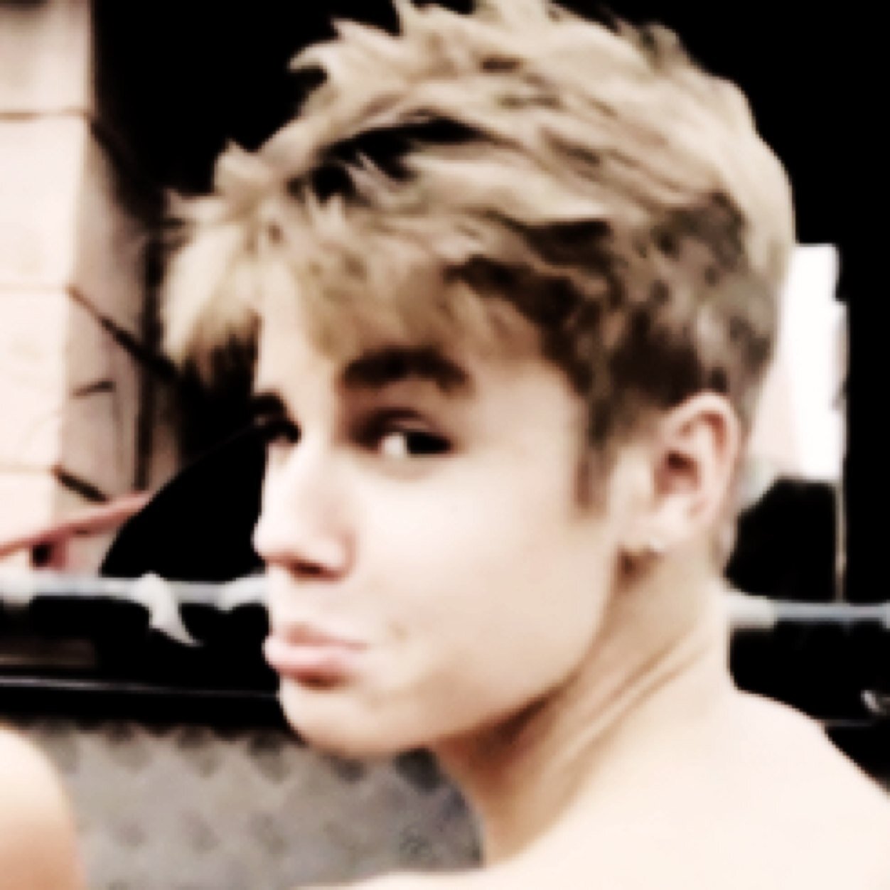 bieberstwerkz's profile picture. my new twitter @wishcartah for magcon & justin