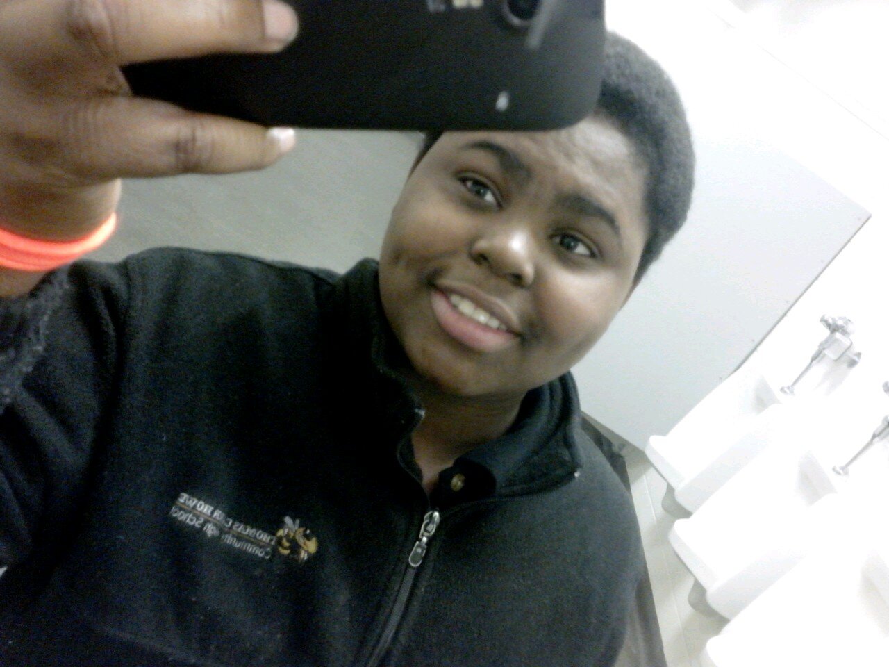 hey my name is Diontae Hoyle and i am a actor i love the soptlight im used to singing and all crazy stuff follow and ill follow u back bye