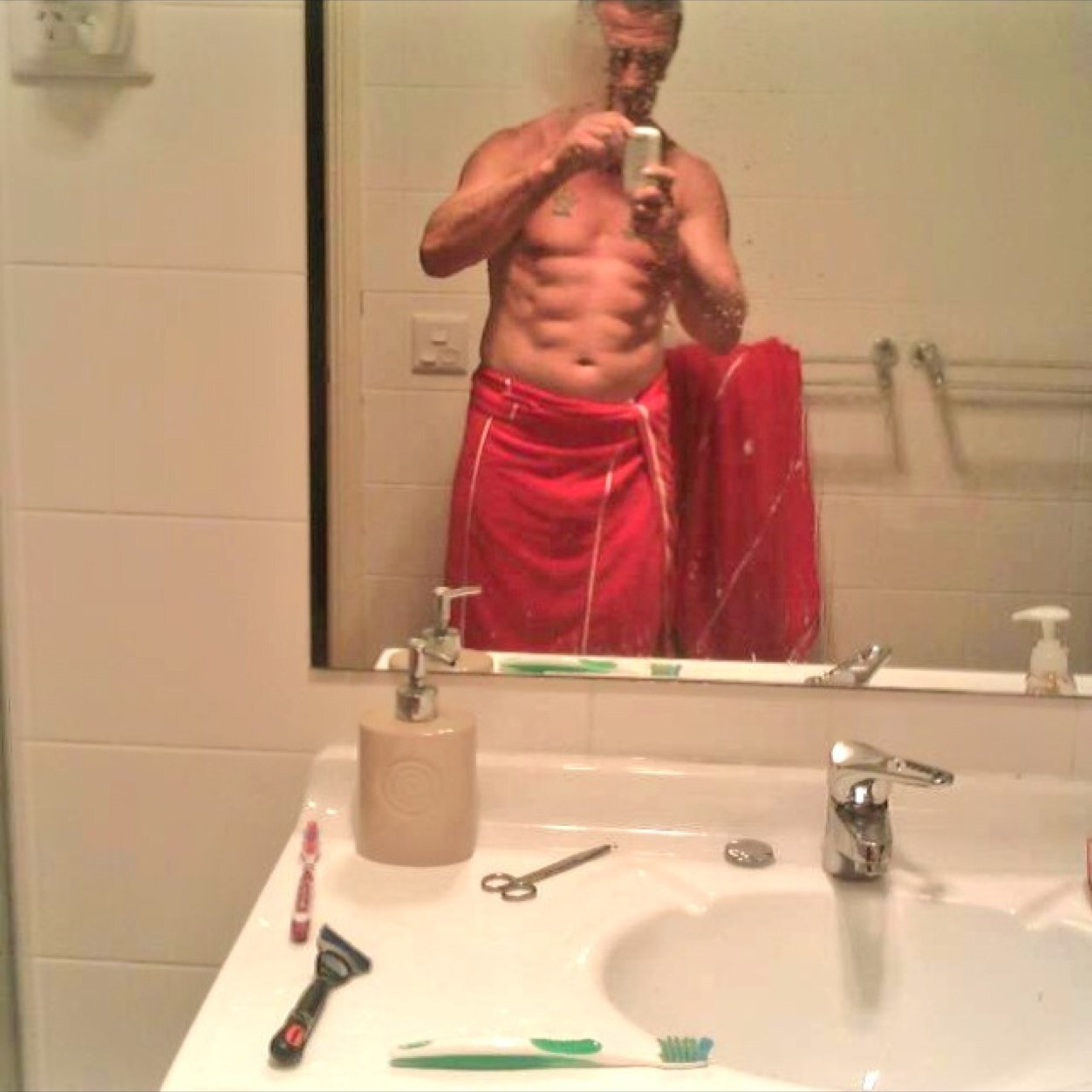 paul_aussiepaul's profile picture. Hi lovely people i hope you are enjoying your life