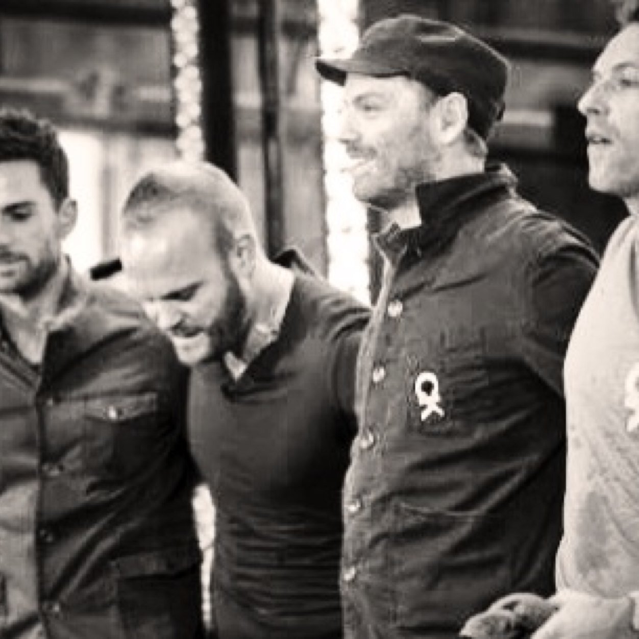 ColdplayBarna's profile picture. Twitter de fans de Coldplay España (Barcelona) Instagram: @chrismartin_fan