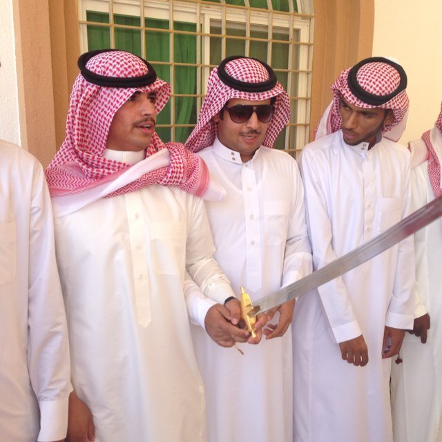 من قاعدت روس الشيوخ اتكلم --                          من عند ابن جفران والشك زايل