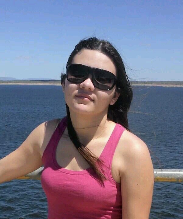 Uma menina simples,humilde e sonhadora.Produtora de Eventos,dona da KF Produções e filha de Deus.