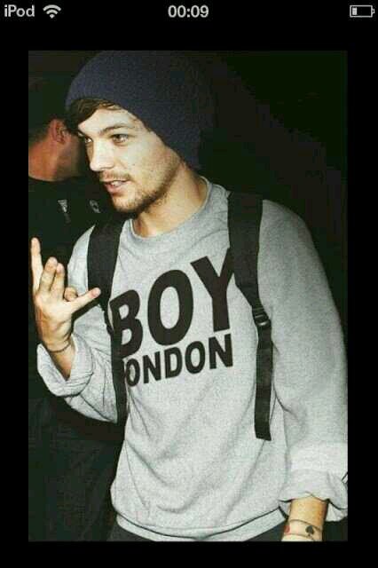 hey I am louis i am a good funny guy Iove to sing and soccer rp bi single
