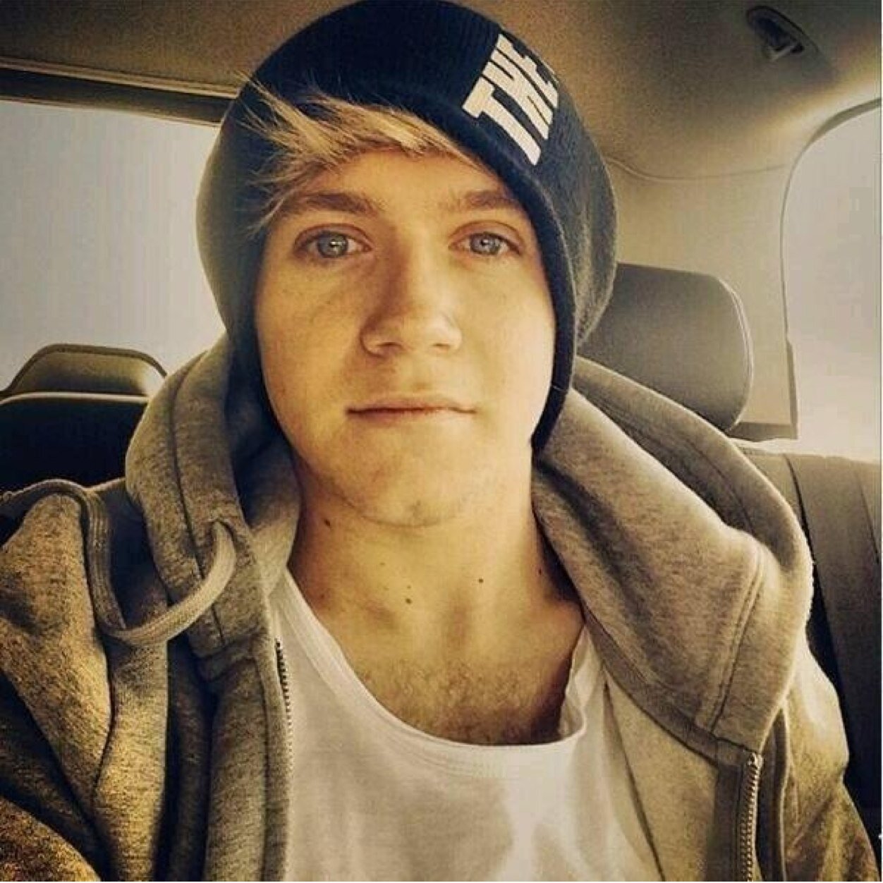 You'll never treat yourself right darlin' but I want you to~ Little Things One Direction