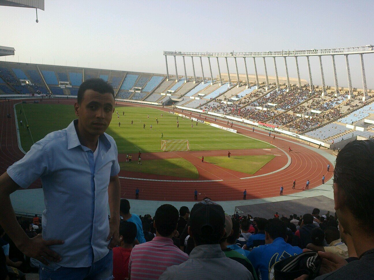 agent de bank+jeuour de foot ball
