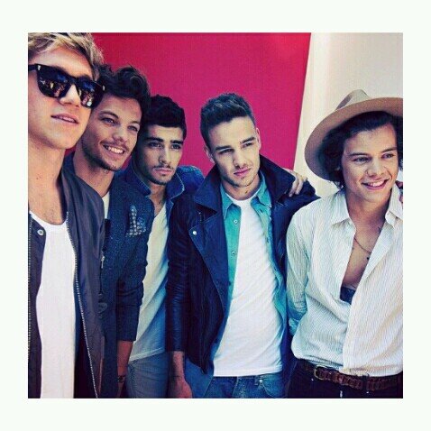 DIRECTIONER ← 100 % ❣ ♬ ∞ I LOVE KETCHUP ♥ AND PIZZA ♡ I'M F.O.O.D FOREVER ♡♬ ∞ SEGUITEMI SU INSTANGRAM @1d_stole_my_heart5