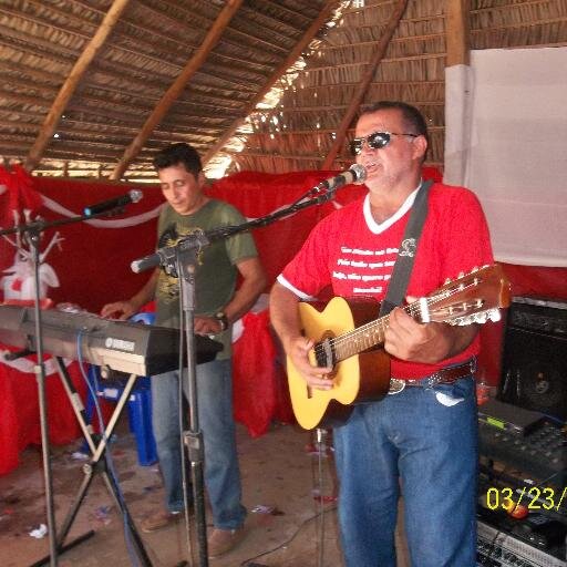 gosto de cantar, tocar violão e viola caipira e ainda componho algumas letras e musica sertanejas.
