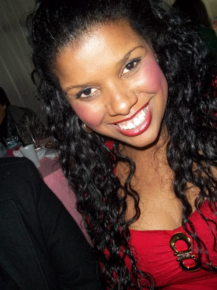 ElisianeNetto's profile picture. :)